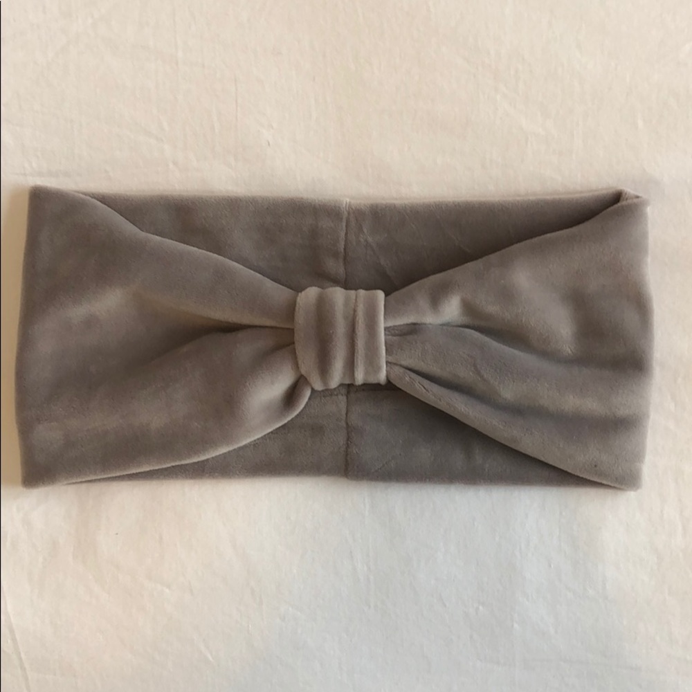 Gray velvet earwarmer